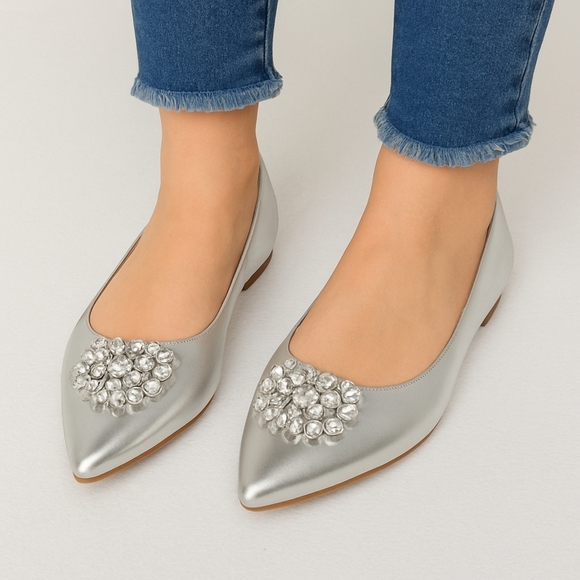 Journee Collection Women's Renzo Jeweled Flats - Size 10 - NIB - Picture 1 of 8